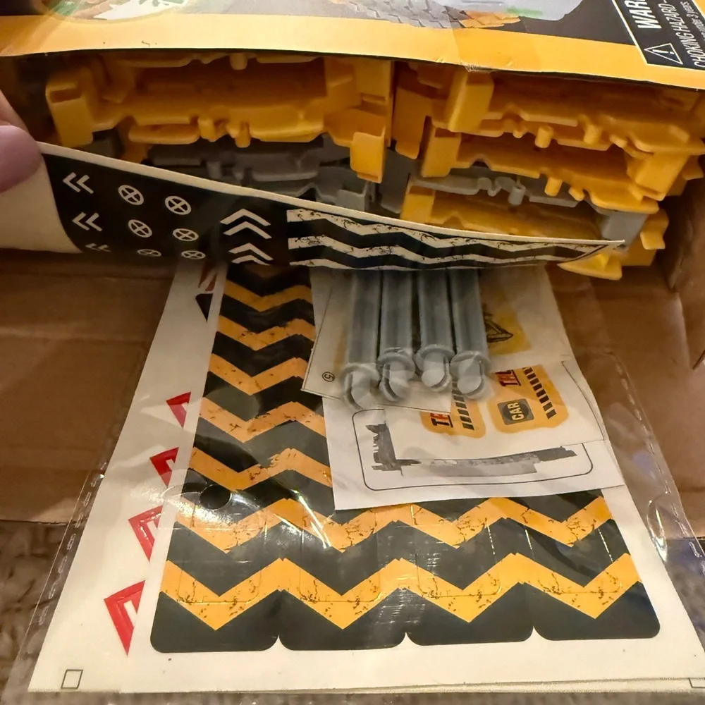 LUMUUSOM ENGINEERING TRACK Glow-in-the-Dark Kids Construction Track Set. NEW